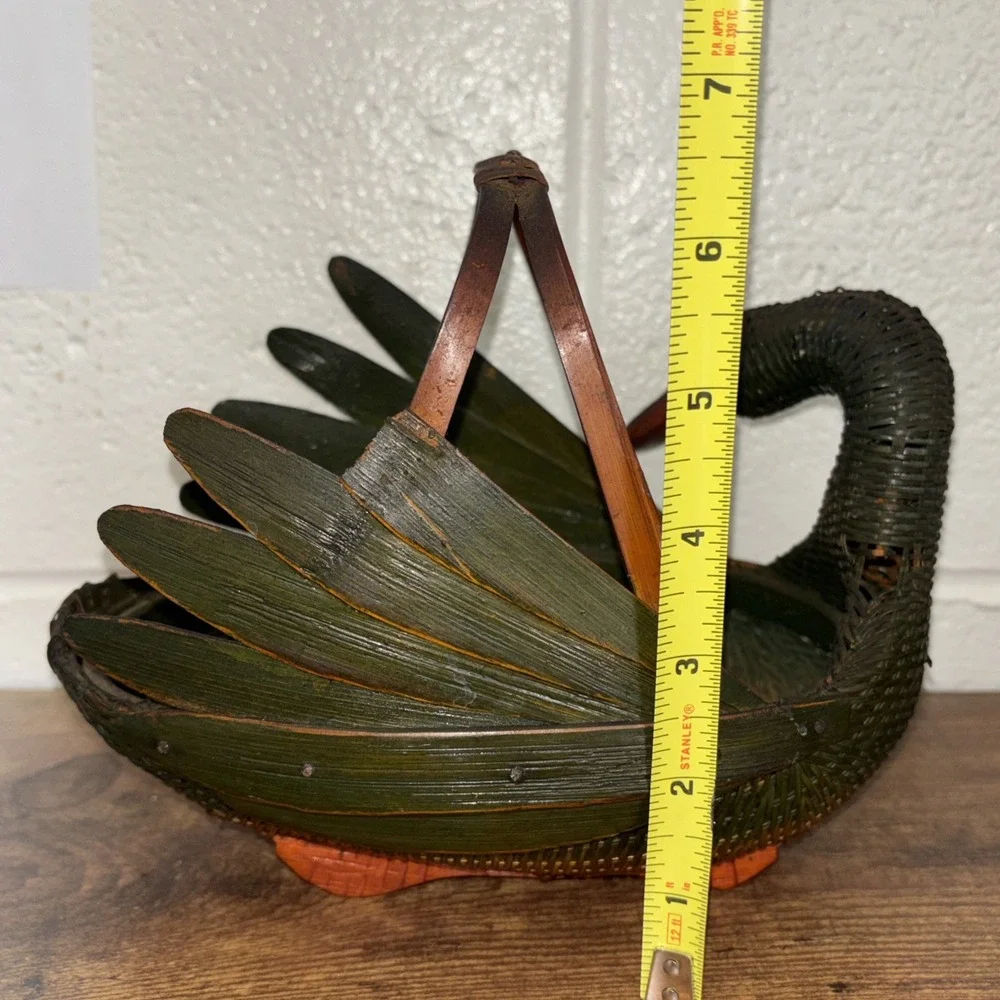 Vtg Ben Rickert Inc. Green Woven Wicker Swan/Duck Bamboo Basket Zhejiang China